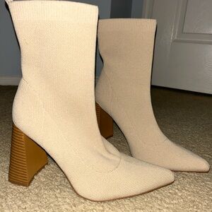 Journee Noralinn Bootie